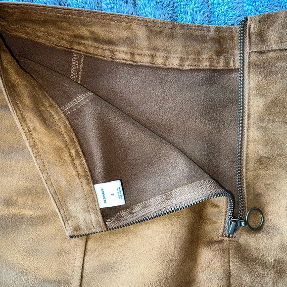 NWOT Old Navy Suede Zip Up Mini Skirt Camel sz 4 - Picture 3 of 3